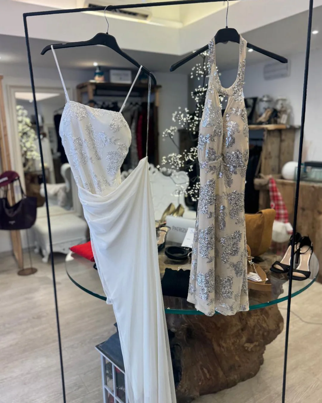 Abito composto da body con Pailettes e gonna lunga - immagine 3