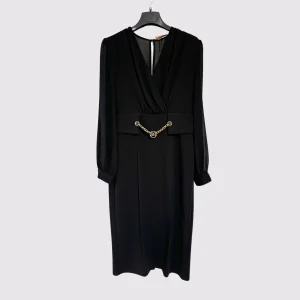 Abito Nero con Catena Oro