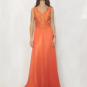 Abito con pizzo e strass