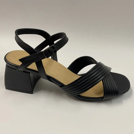 EPOCHE' XI 483 SANDALO A TACCO MEDIO IN NAPPA NERA - immagine 3