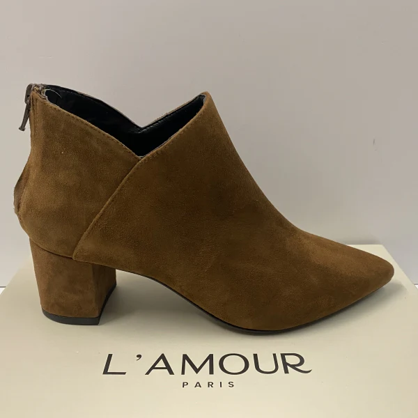 L'AMOUR 108 STIVALETTO IN PELLE SCAMOSCIATA CUOIO CON TACCO FASCIATO - immagine 3