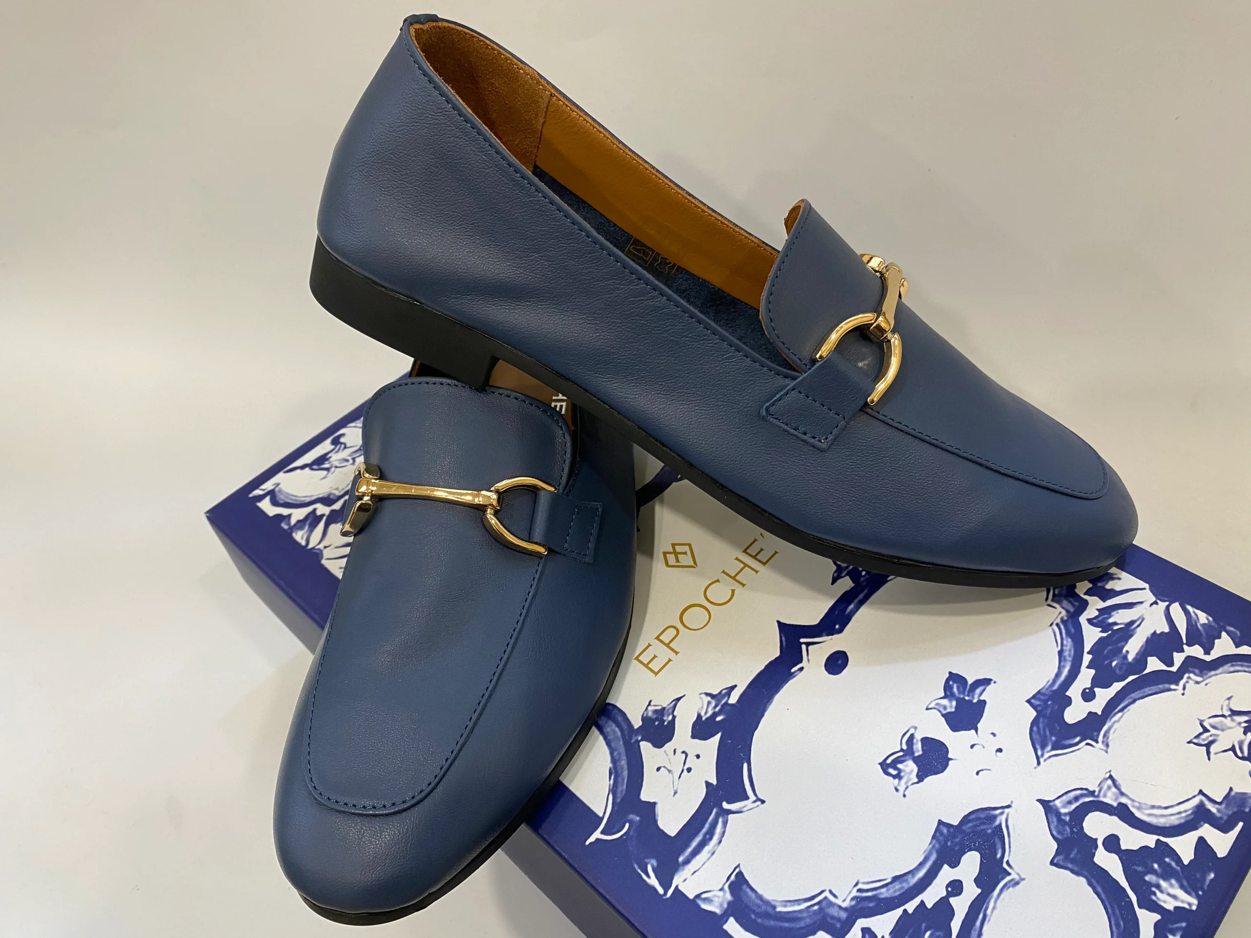 Epochè XI Napoli 29 mocassino basso donna in pelle blù navy con morsetto oro - immagine 4