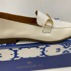 Epochè XI Napoli 29 mocassino basso donna in pelle beige con morsetto oro