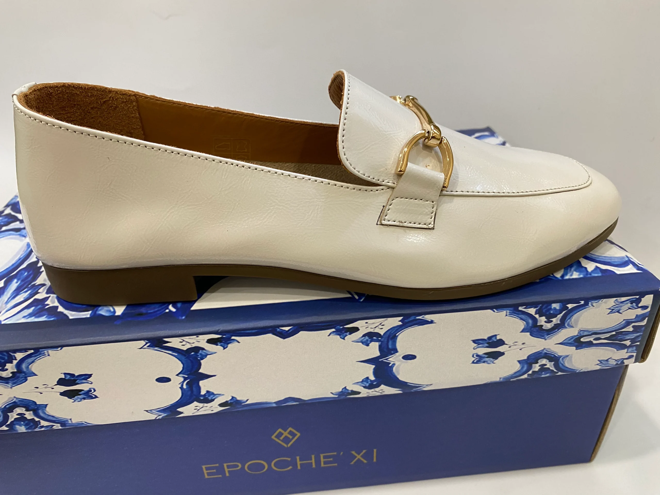 Epochè XI Napoli 29 mocassino basso donna in pelle beige con morsetto oro
