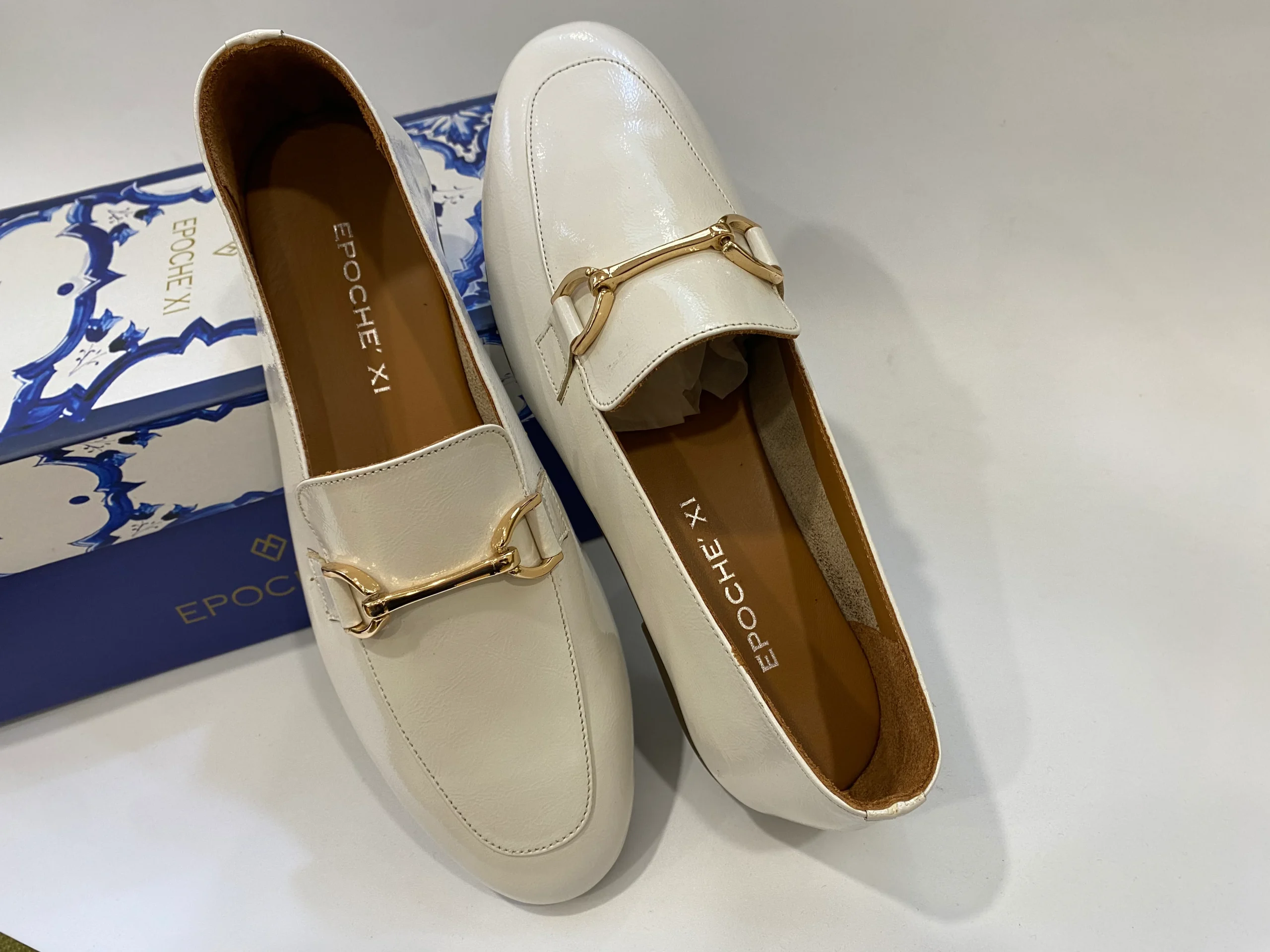 Epochè XI Napoli 29 mocassino basso donna in pelle beige con morsetto oro - immagine 3