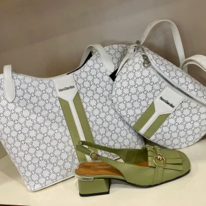 Epochè XI Venice 70 slingback donna a tacco medio in pelle verde con morsetto oro e frangie
