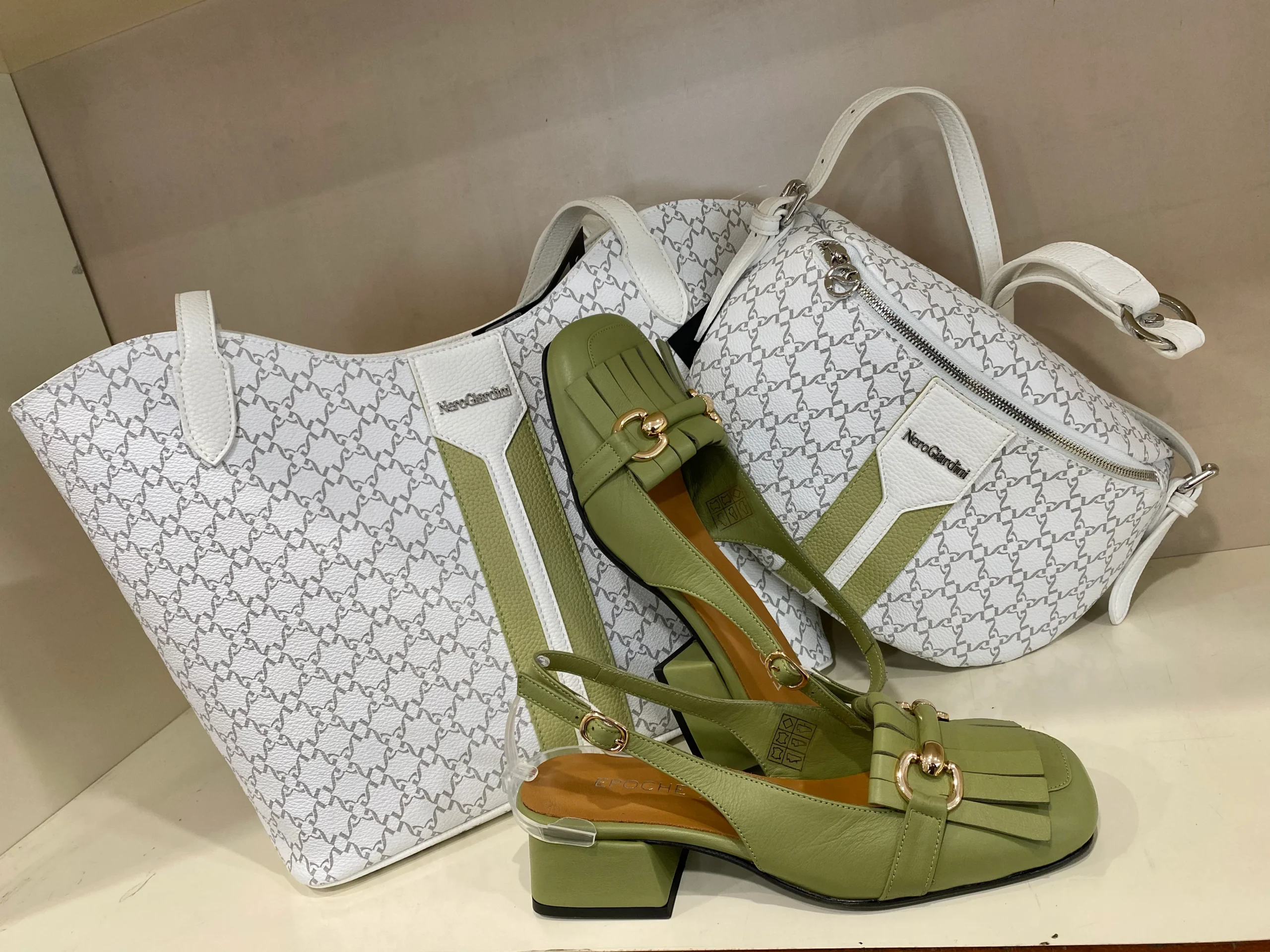 Epochè XI Venice 70 slingback donna a tacco medio in pelle verde con morsetto oro e frangie - immagine 3