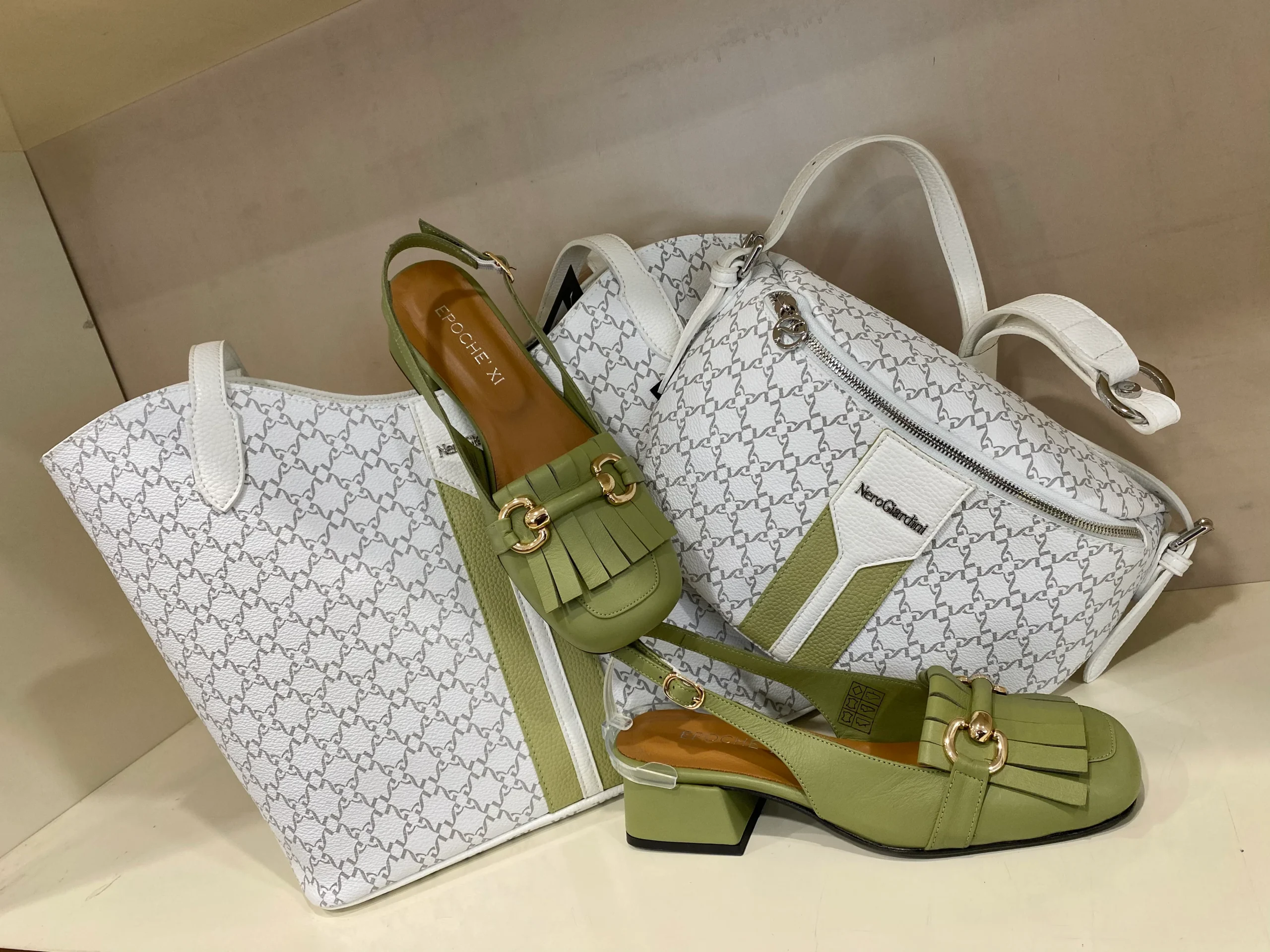 Epochè XI Venice 70 slingback donna a tacco medio in pelle verde con morsetto oro e frangie - immagine 4