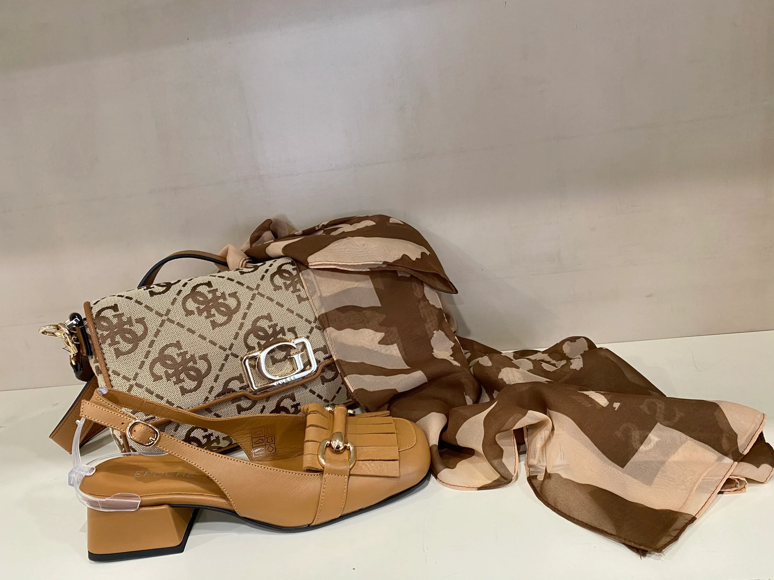 Epochè XI Venice 70 slingback donna a tacco medio in pelle cuoio con morsetto oro e frangie - immagine 3