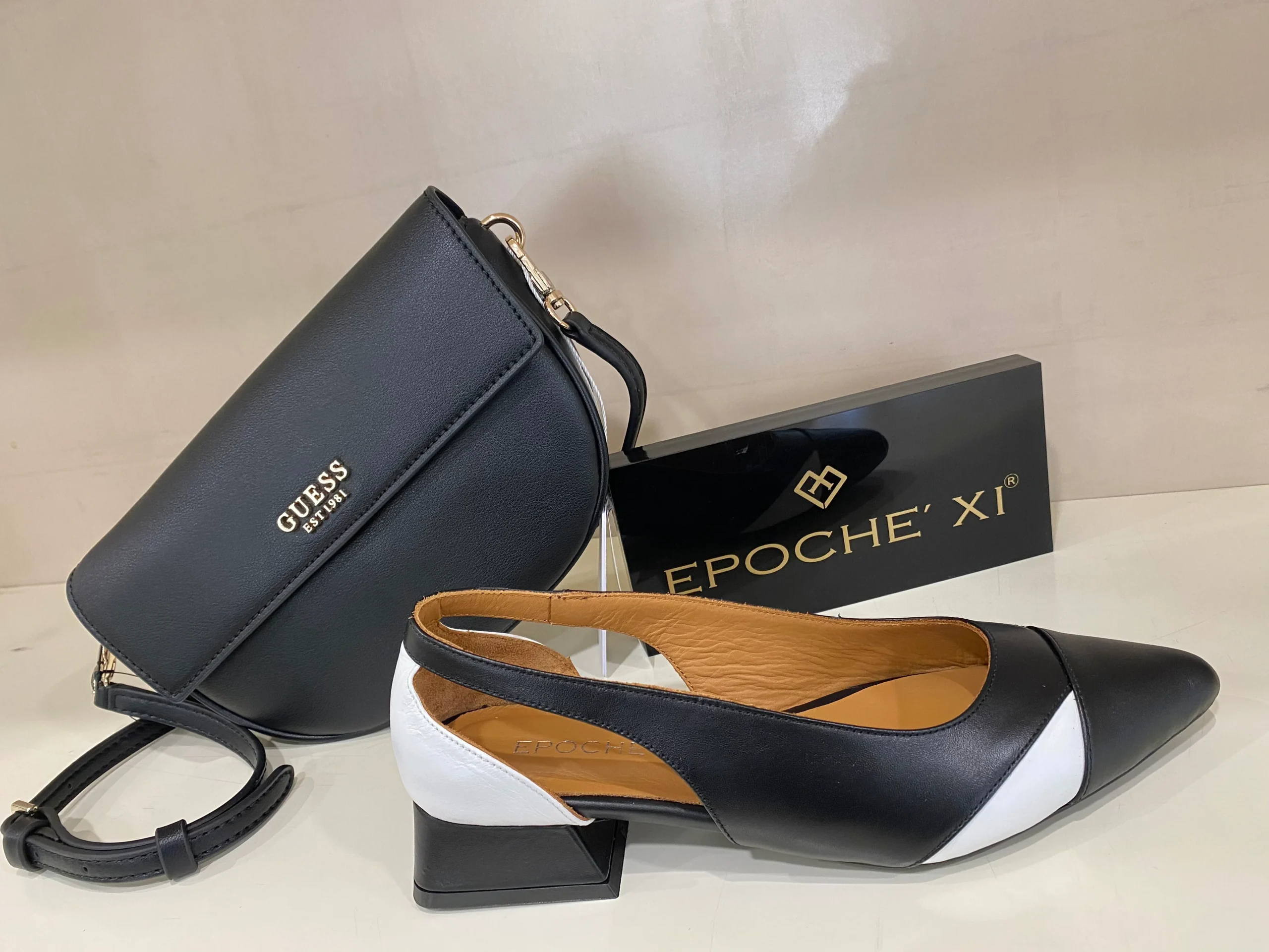 Epochè XI Limburg 24 dècolletè donna tacco medio con aperture laterali in pelle nero/bianco