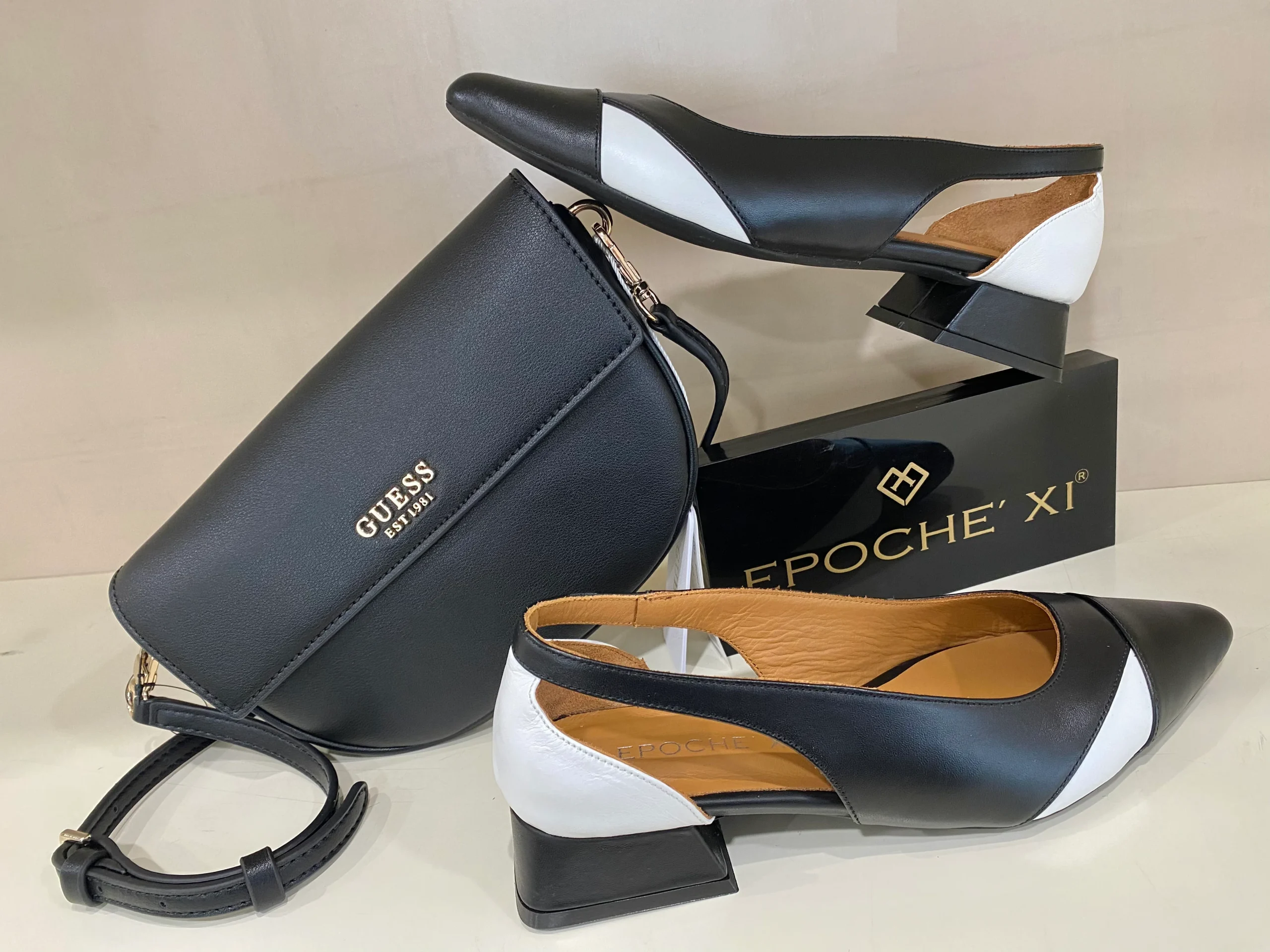 Epochè XI Limburg 24 dècolletè donna tacco medio con aperture laterali in pelle nero/bianco - immagine 3