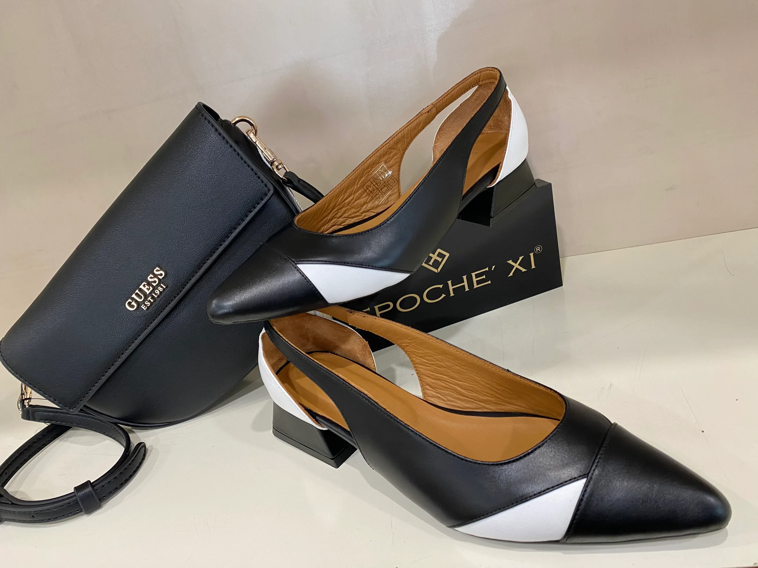 Epochè XI Limburg 24 dècolletè donna tacco medio con aperture laterali in pelle nero/bianco - immagine 4