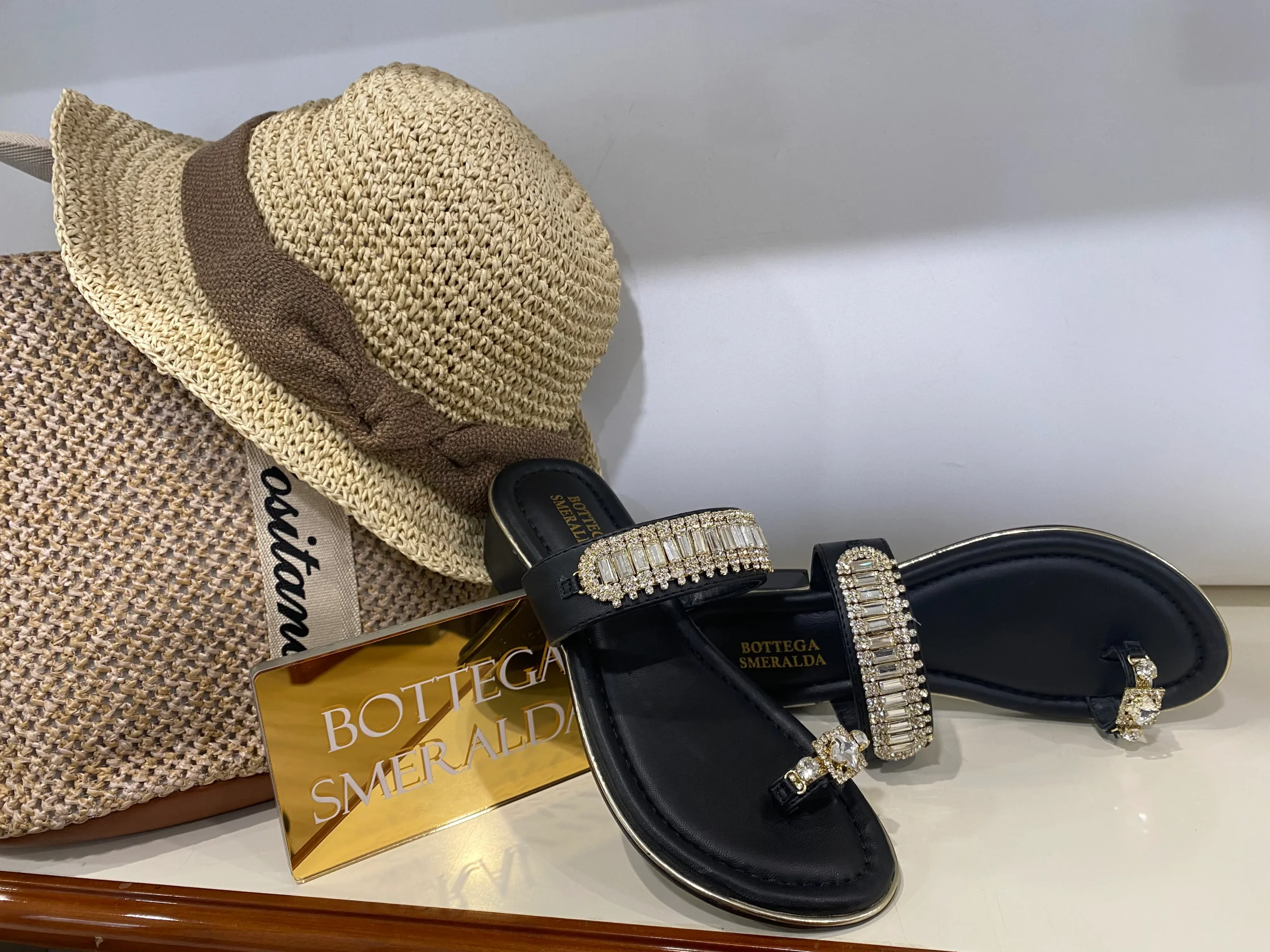 Bottega Smeralda 523LLQ sandalo infradito in pelle nero con accessori - immagine 3