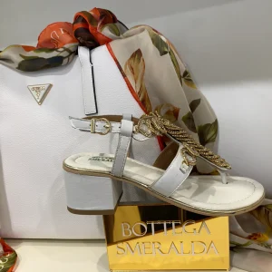 Bottega Smeralda 533LLC sandalo infradito con cinturino in pelle bianco