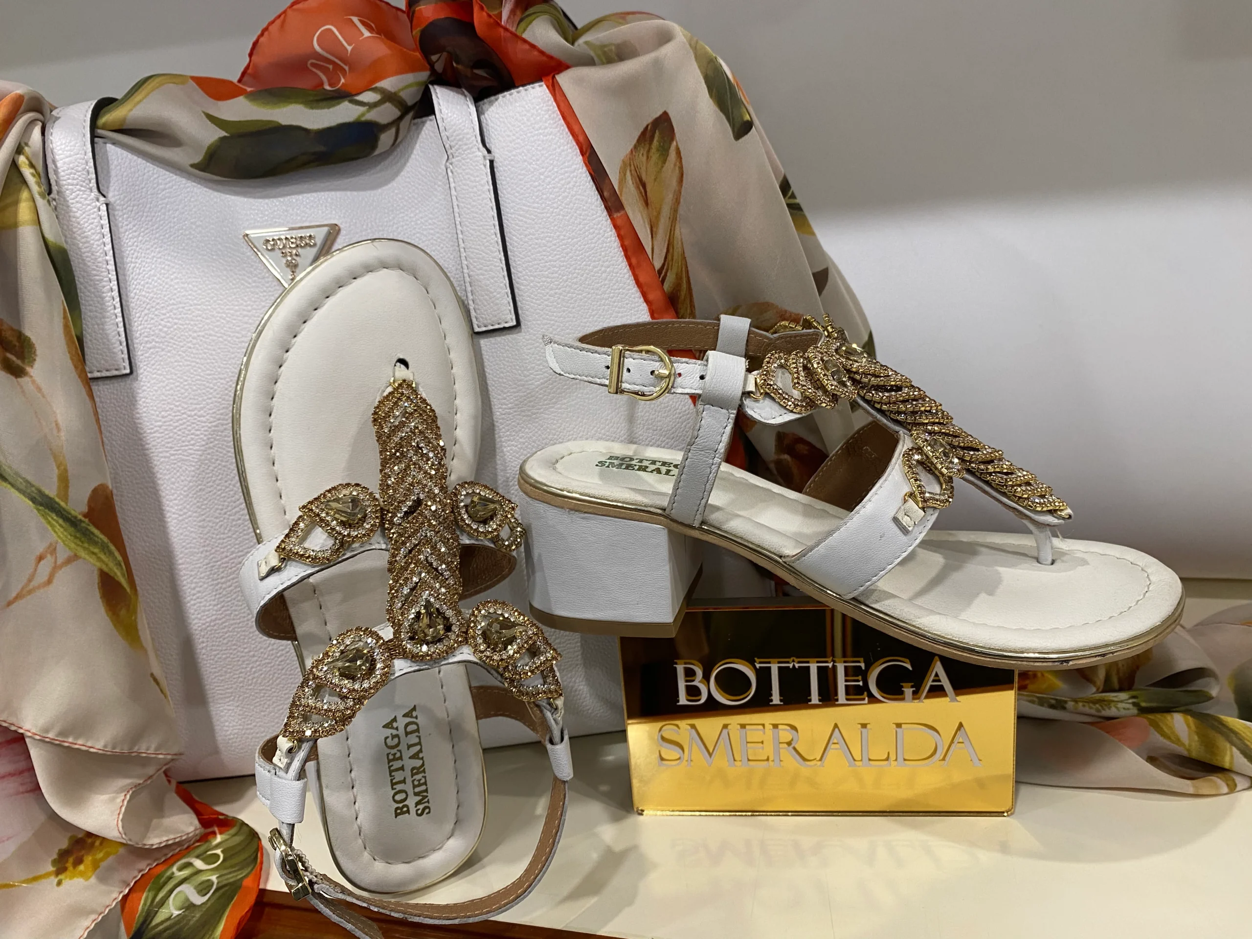 Bottega Smeralda 533LLC sandalo infradito con cinturino in pelle bianco - immagine 3
