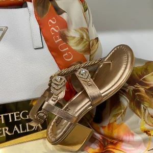 Bottega Smeralda 533LLC sandalo infradito con cinturino in pelle metallizzata rosa