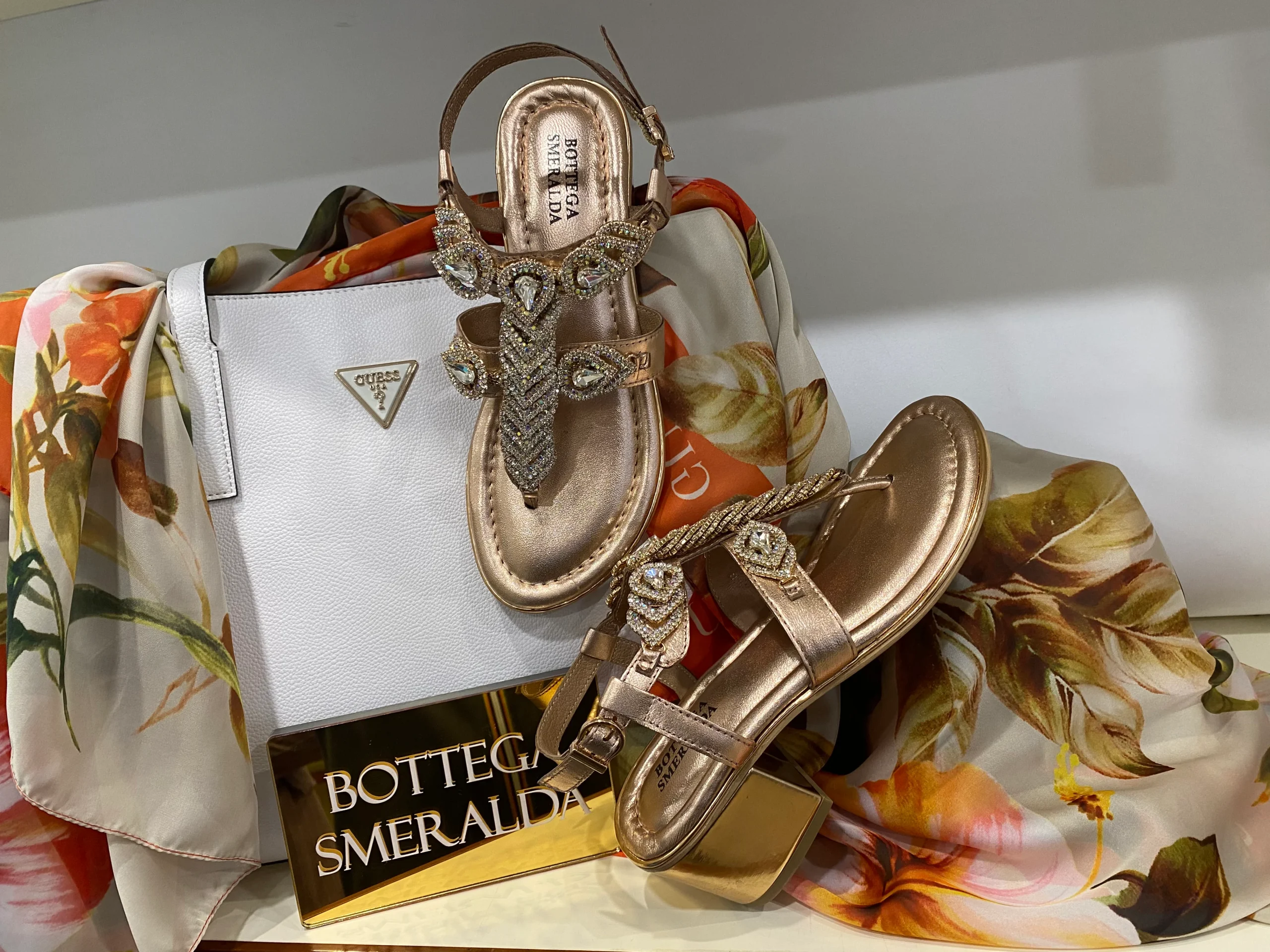 Bottega Smeralda 533LLC sandalo infradito con cinturino in pelle metallizzata rosa - immagine 3