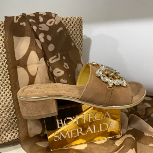Bottega Smeralda 507LLQ ciabatta in pelle scamosciata cuoio con accessorio
