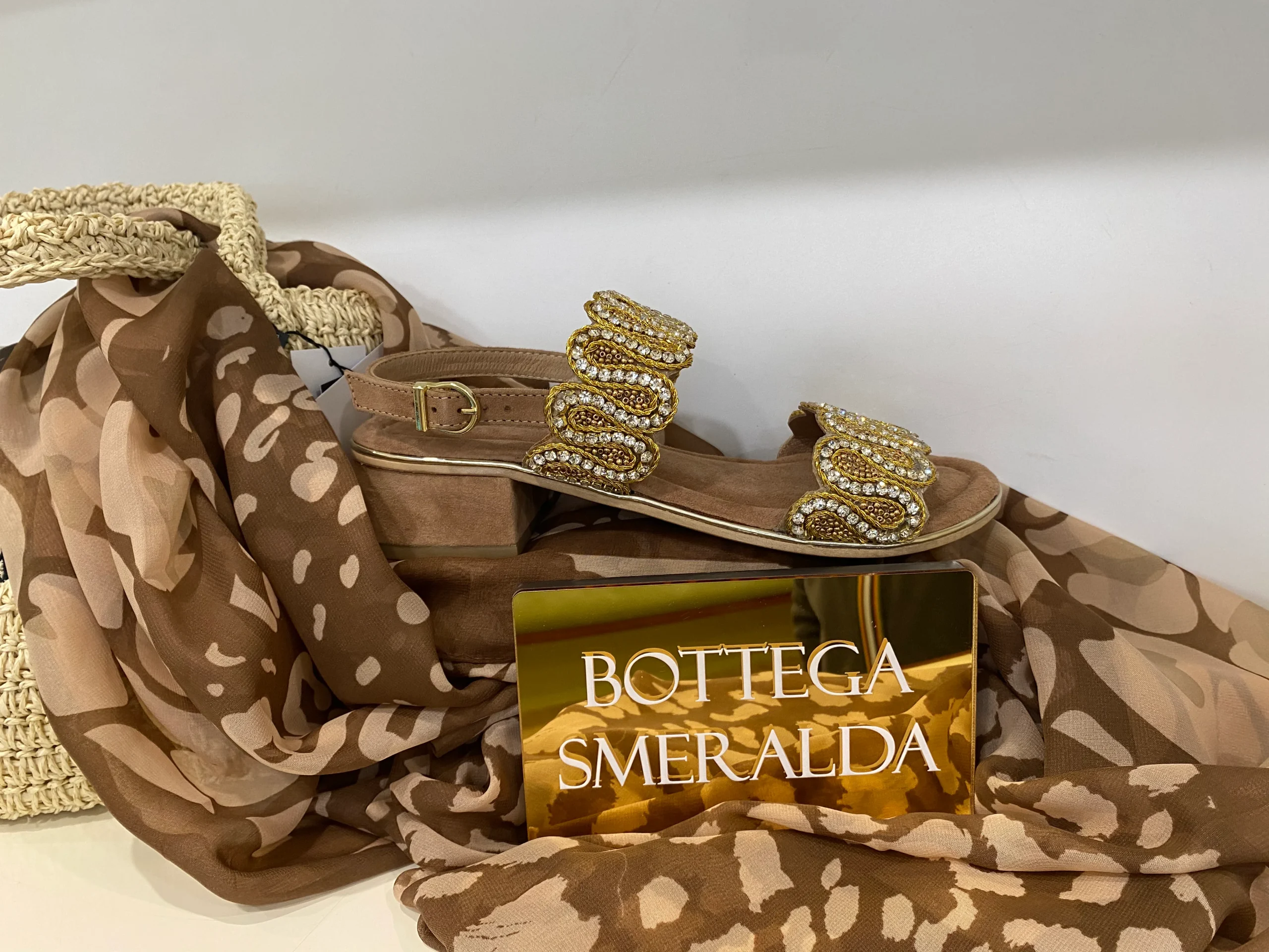 Bottega Smeralda 583SSQ sandalo due fasce con strass in pelle cuoio