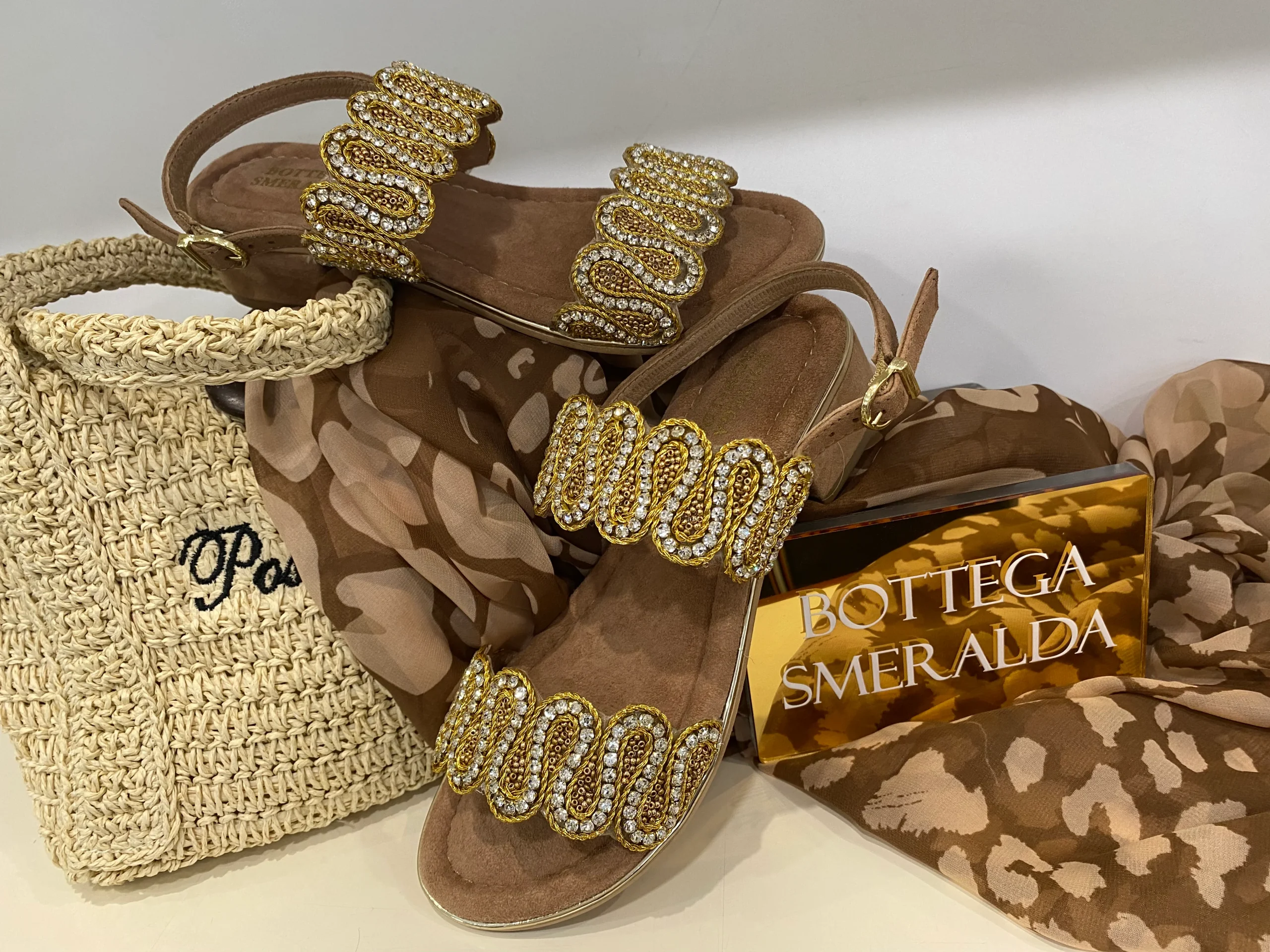 Bottega Smeralda 583SSQ sandalo due fasce con strass in pelle cuoio - immagine 3