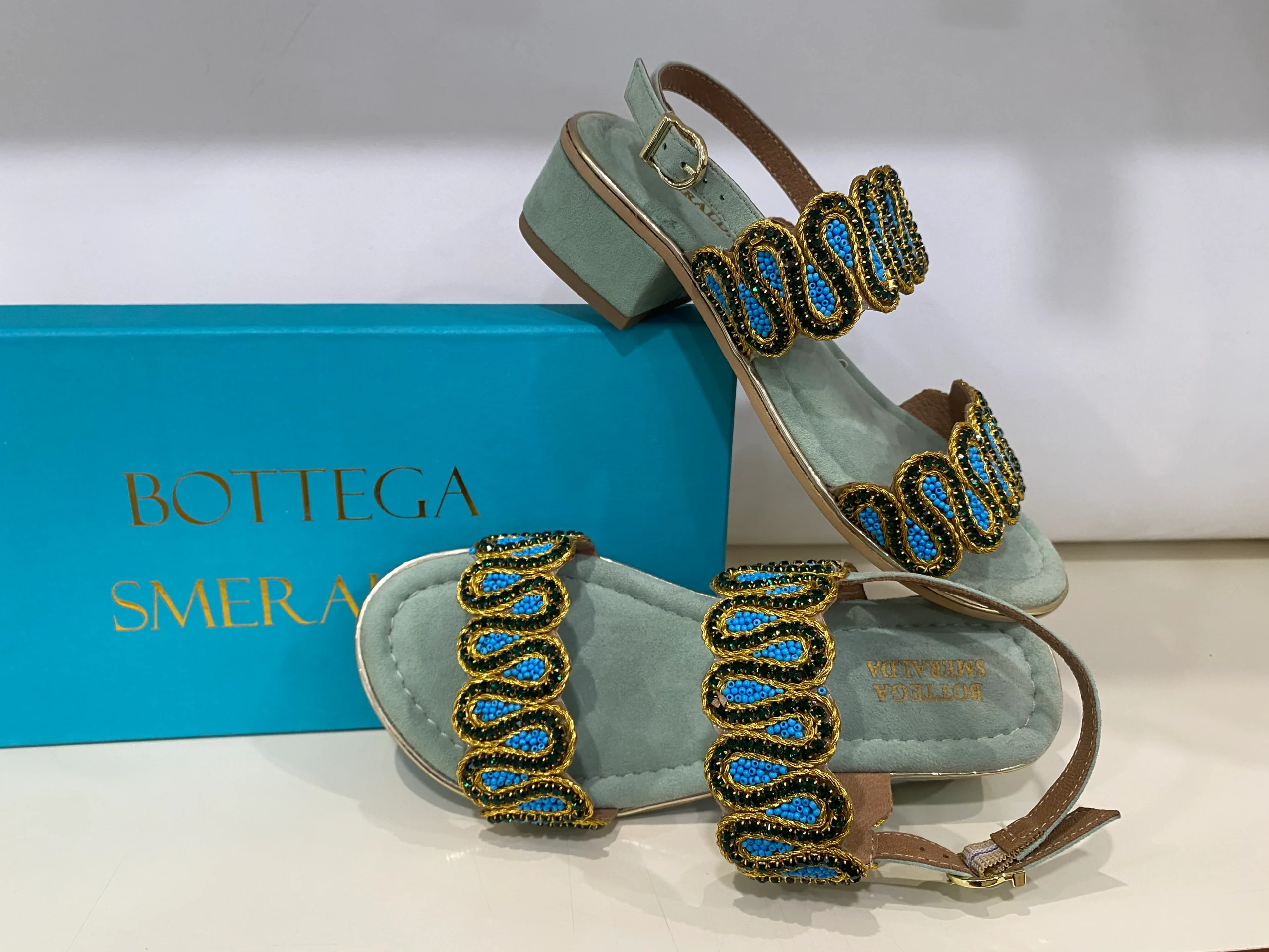Bottega Smeralda 583SSQ sandalo due fasce con strass in pelle verde acqua - immagine 4