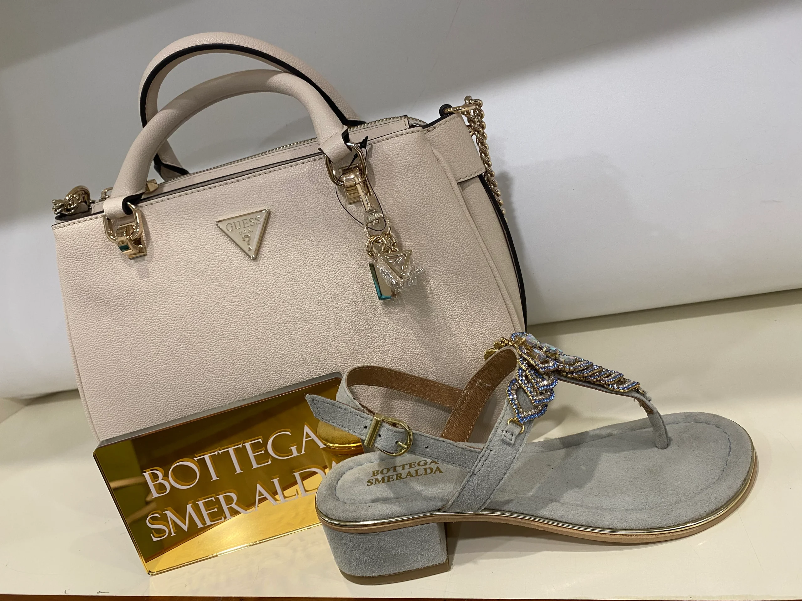 Bottega Smeralda 531SSQ sandalo infradito in pelle scamosciata celeste con strass