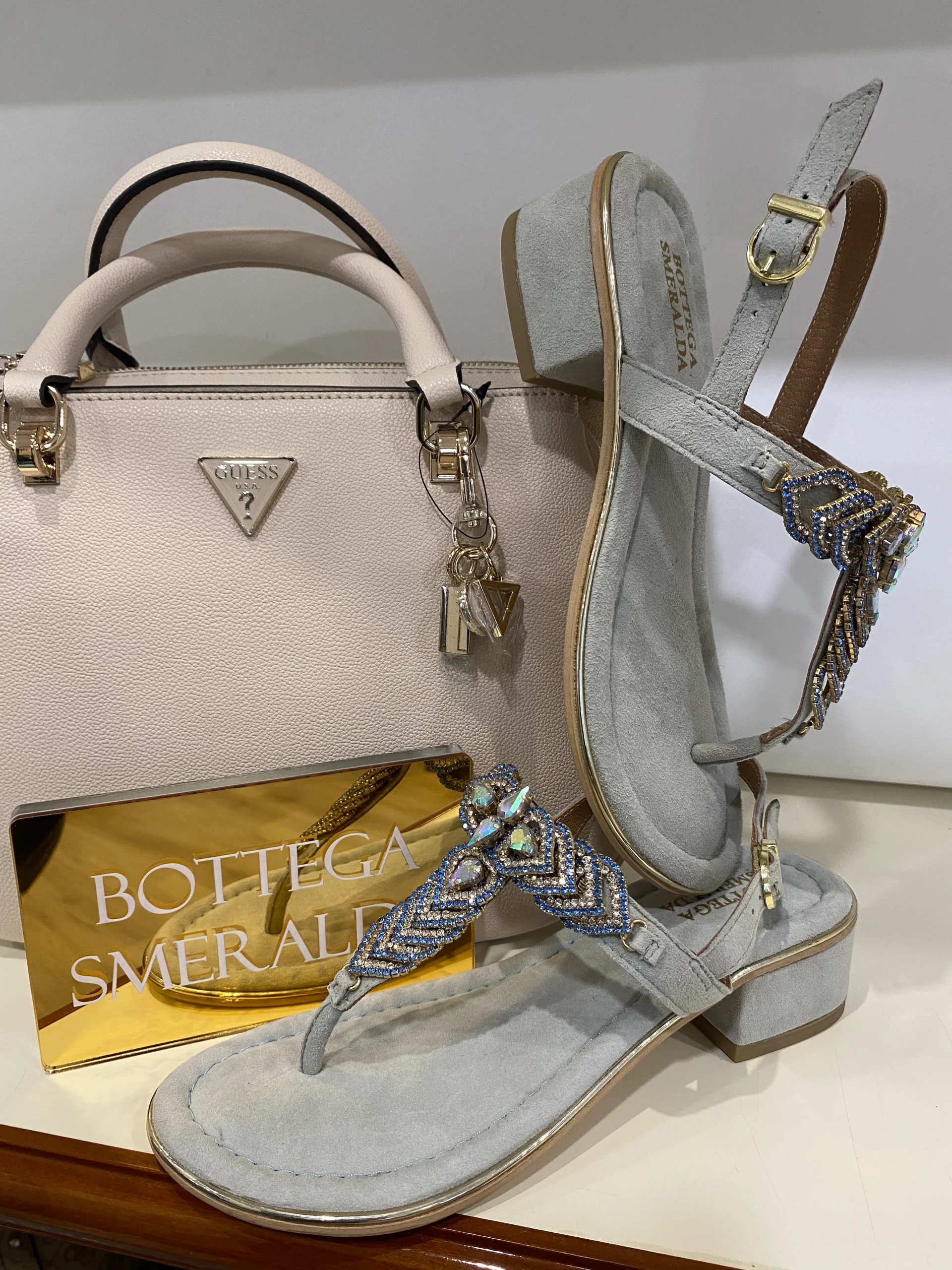 Bottega Smeralda 531SSQ sandalo infradito in pelle scamosciata celeste con strass - immagine 3