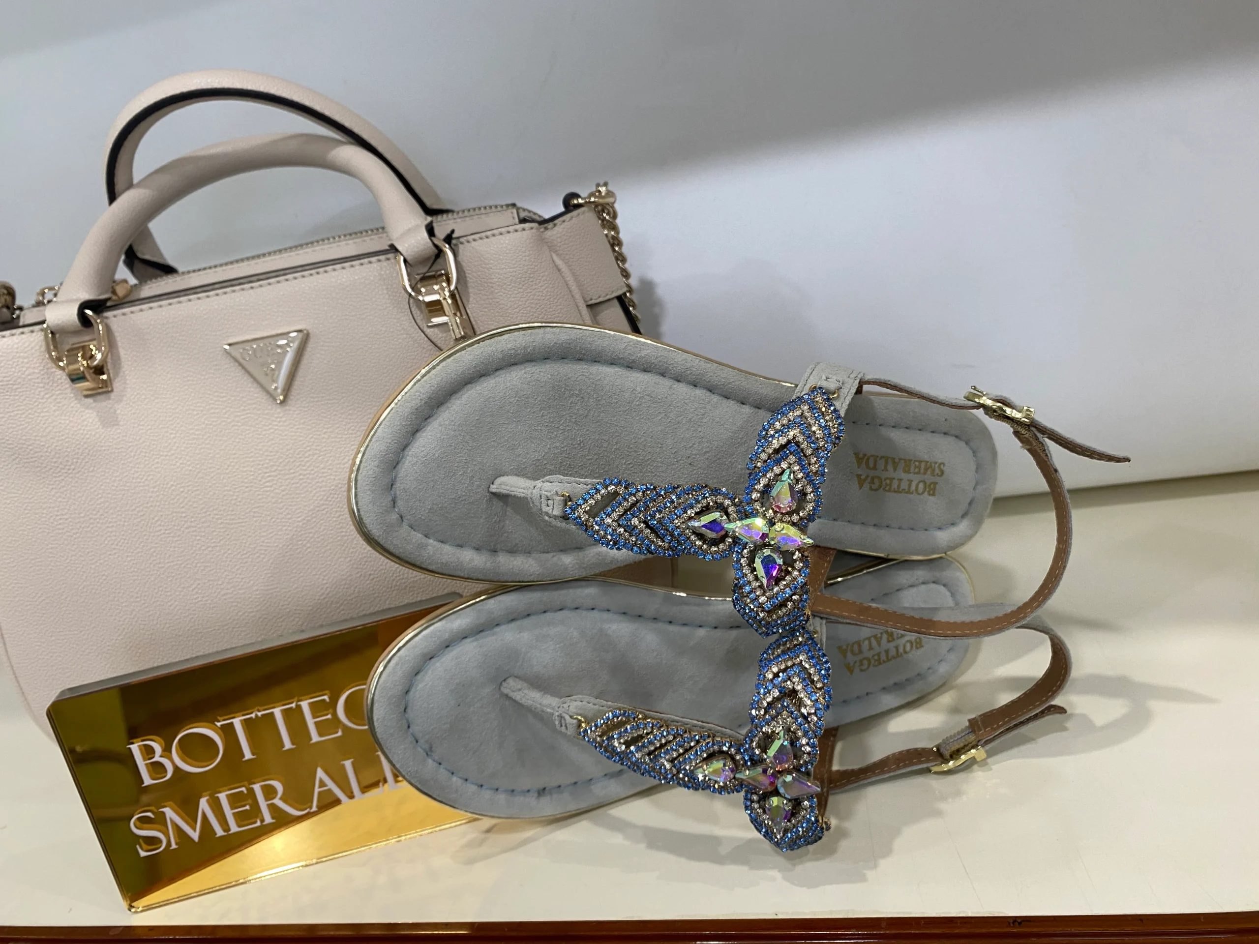 Bottega Smeralda 531SSQ sandalo infradito in pelle scamosciata celeste con strass - immagine 4