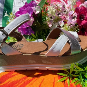 Bueno E3404 sandalo infradito con cinturino e zeppa in pelle bianca/oro