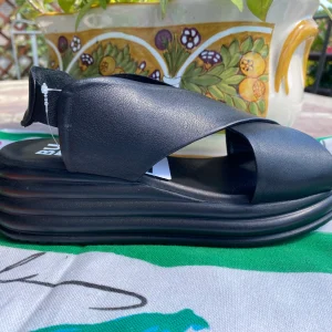 Bueno Y5703 sandalo doppia fascia con incrocio con zeppa platform in pelle nero