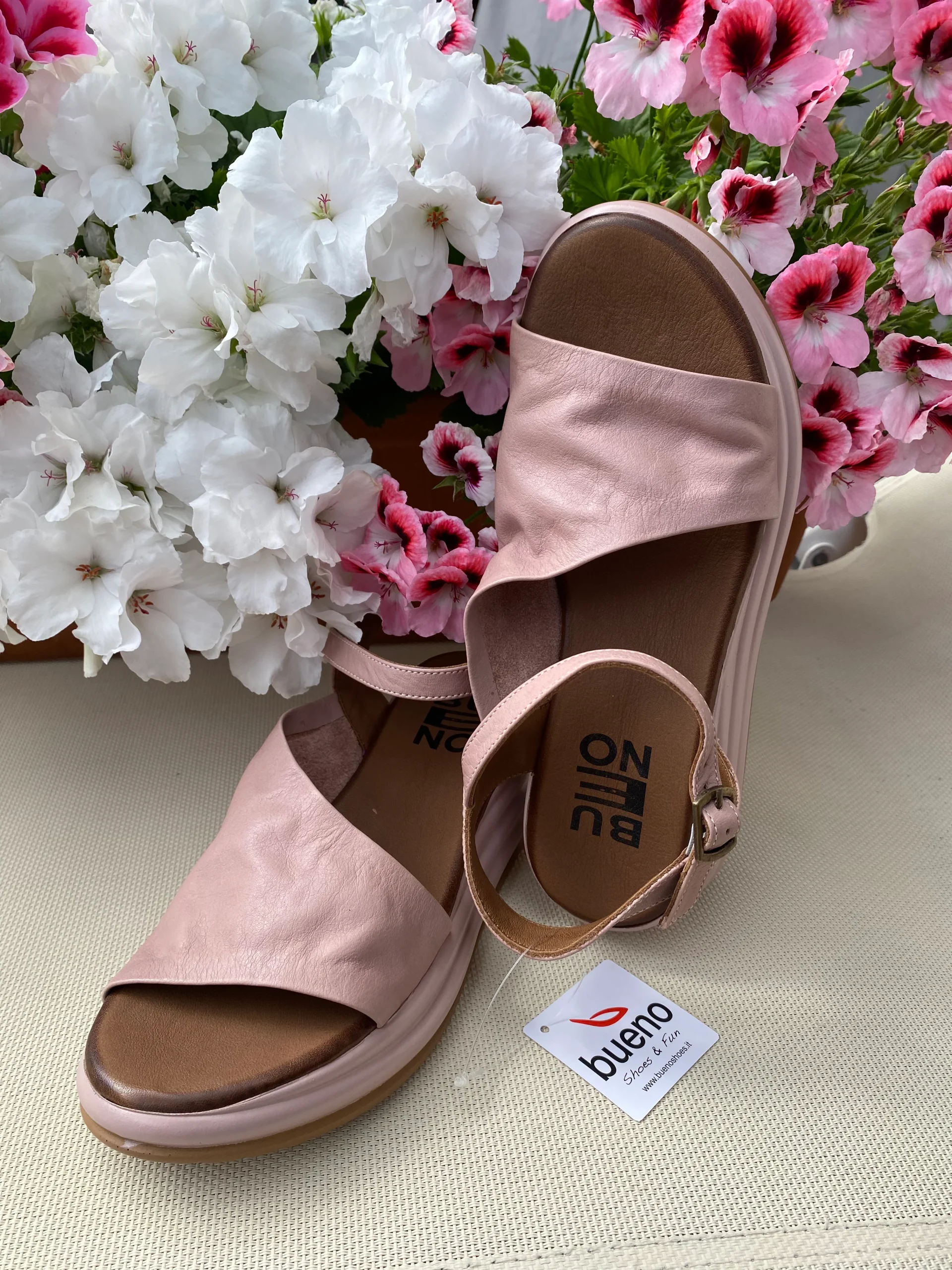 Bueno A2402 sandalo con fascia trasversale e cinturino in pelle rosa - immagine 3