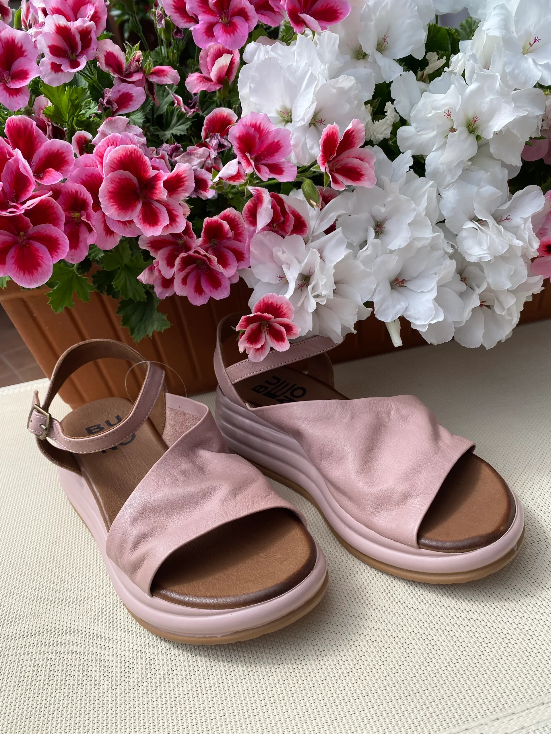 Bueno A2402 sandalo con fascia trasversale e cinturino in pelle rosa - immagine 4