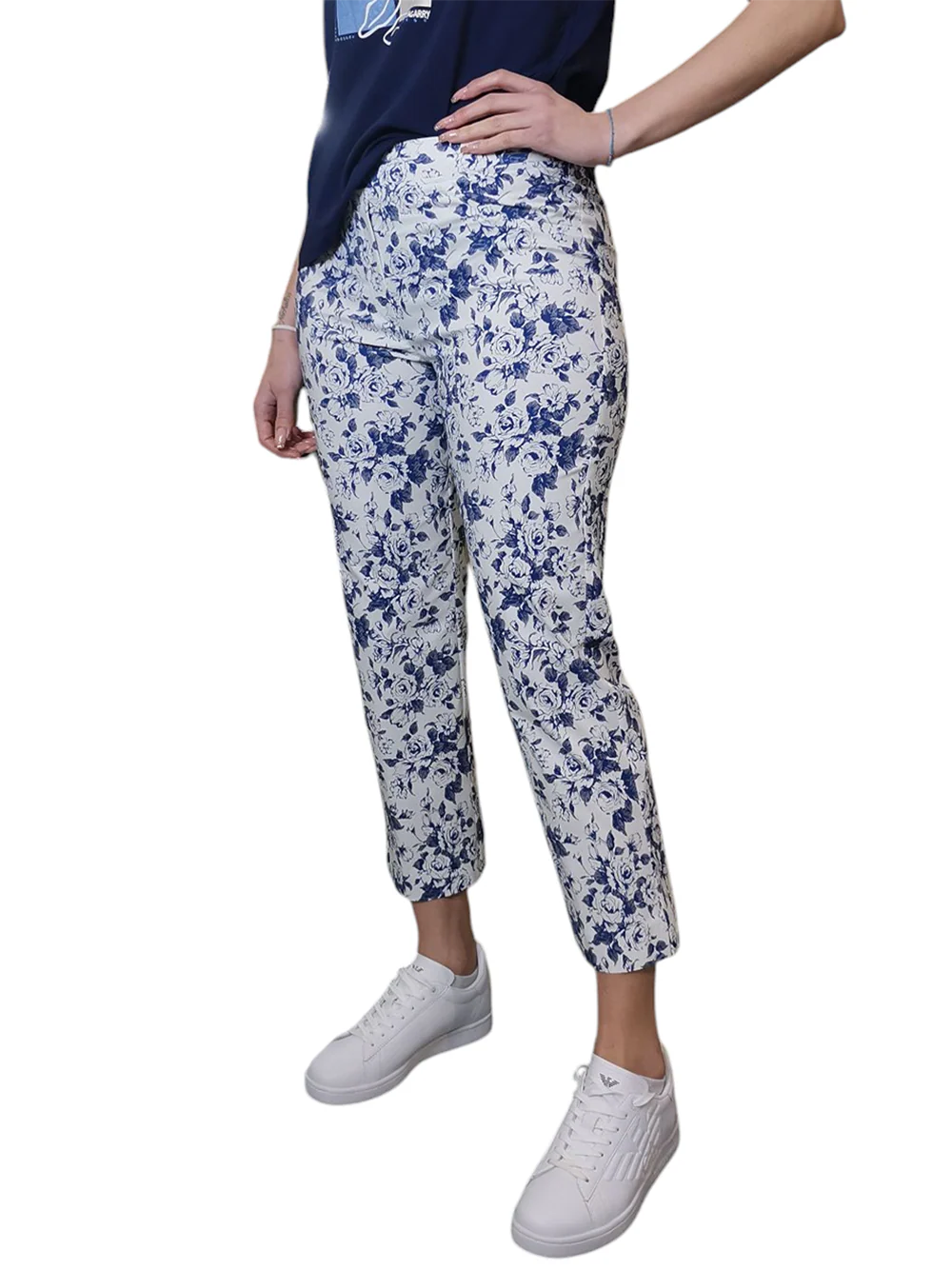Pantalone Bagarry in Viscosa Stretch com Motivo Floreale Bianco e Blu 3936-14 - immagine 3