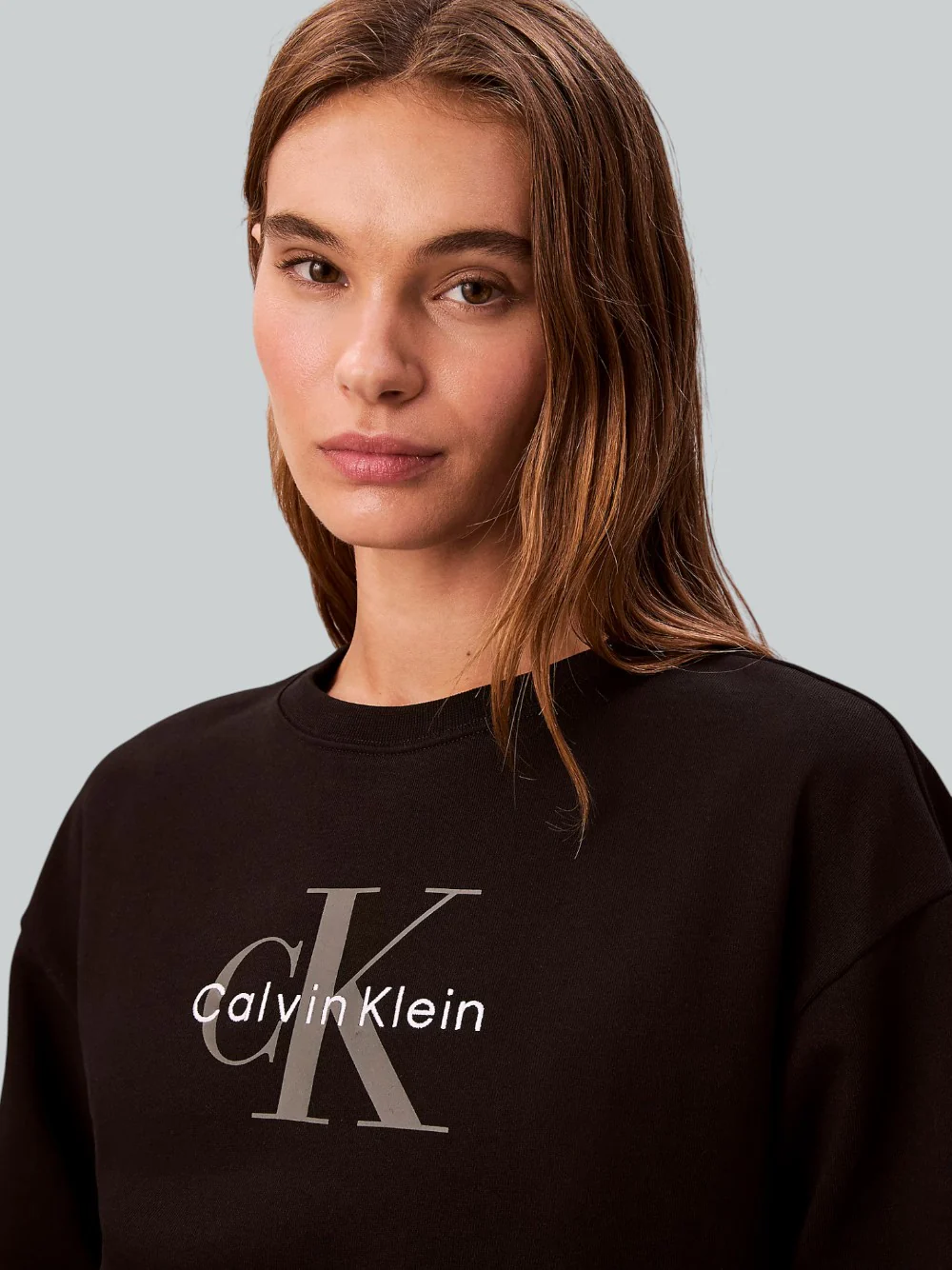 Felpa Calvin Klein Relaxed in Misto Cotone Nero con Logo Monogramma LV047B234G - immagine 3
