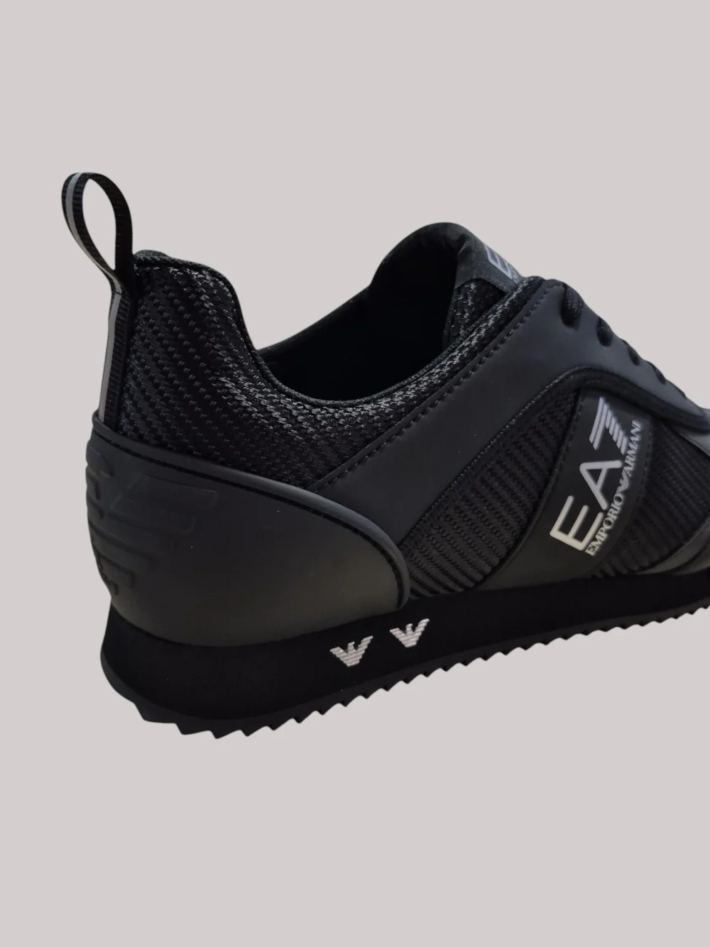 Black & White Carbon - immagine 8