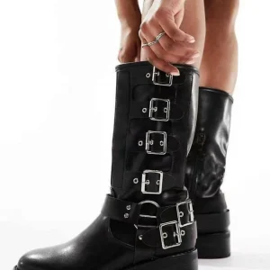 Stivali con fibbie multiple