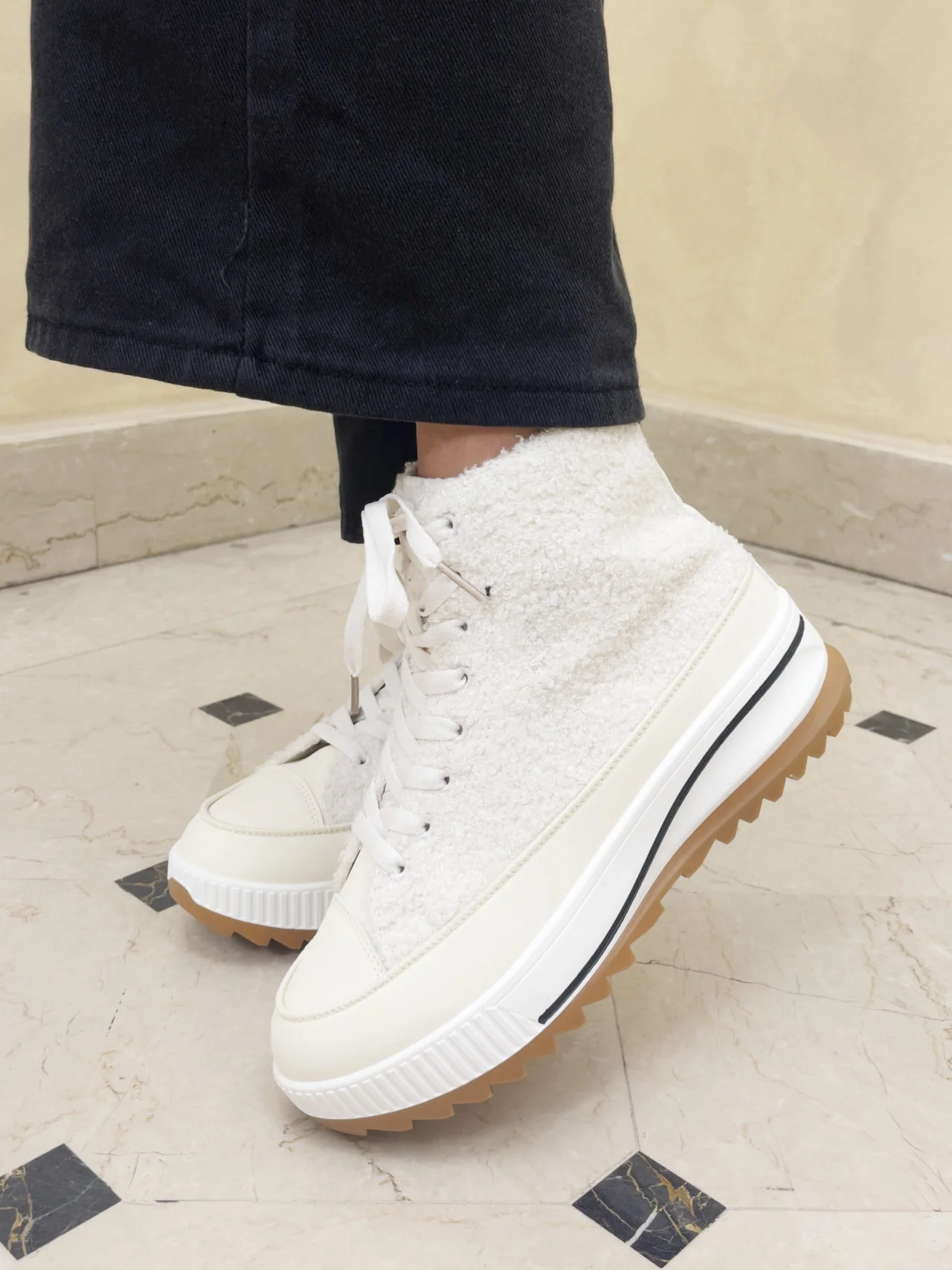 Sneakers con montone arricciato - immagine 3