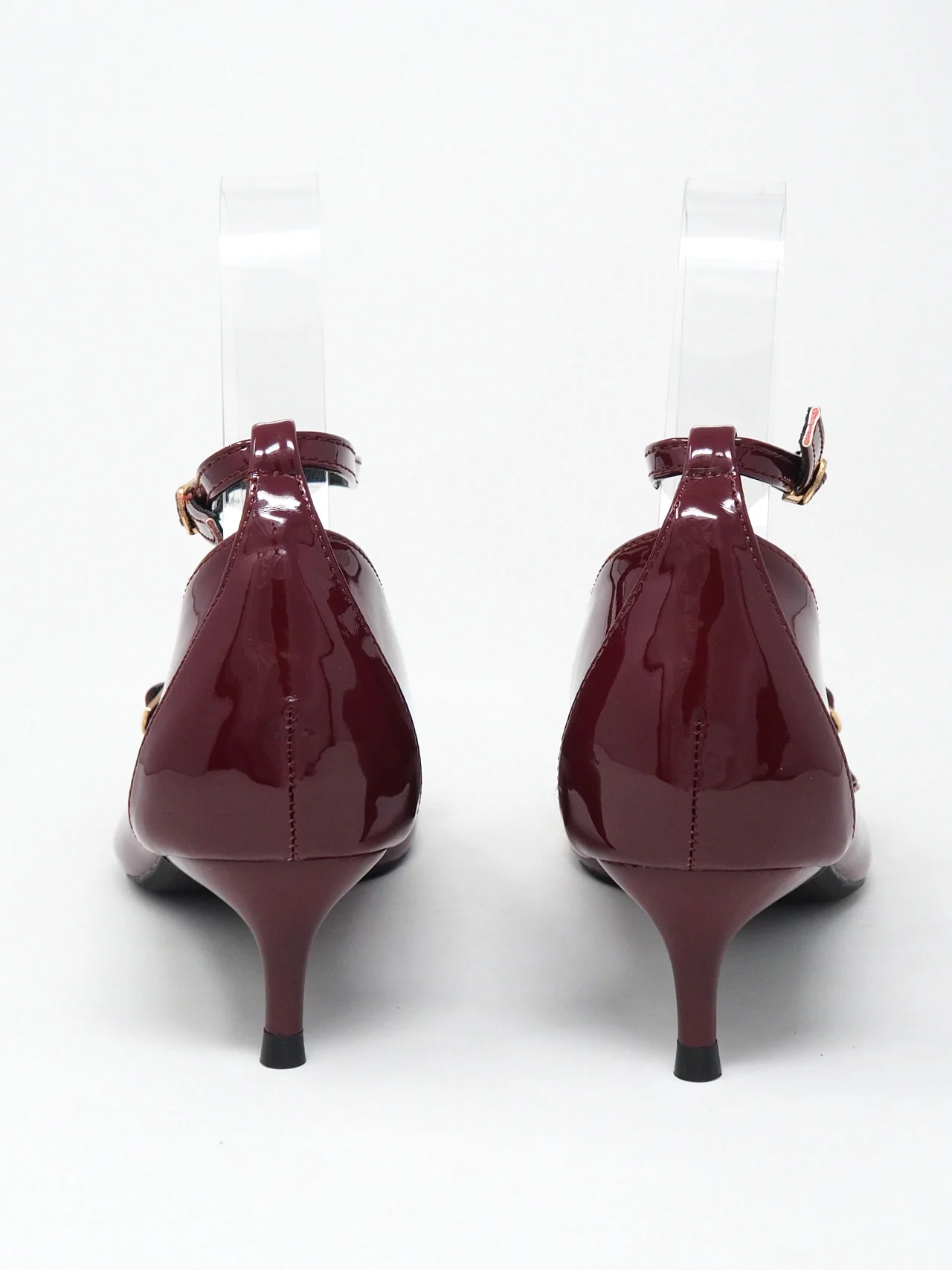 Décolleté lucide con catena - immagine 4