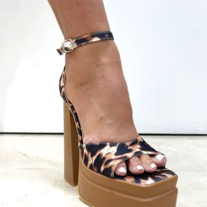 Sandali con plateau e tacco grosso