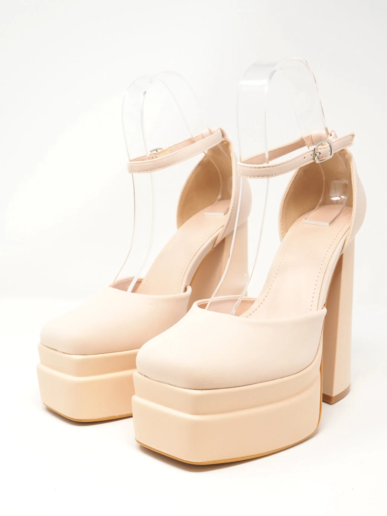 Décolleté con plateau e tacco grosso - immagine 4