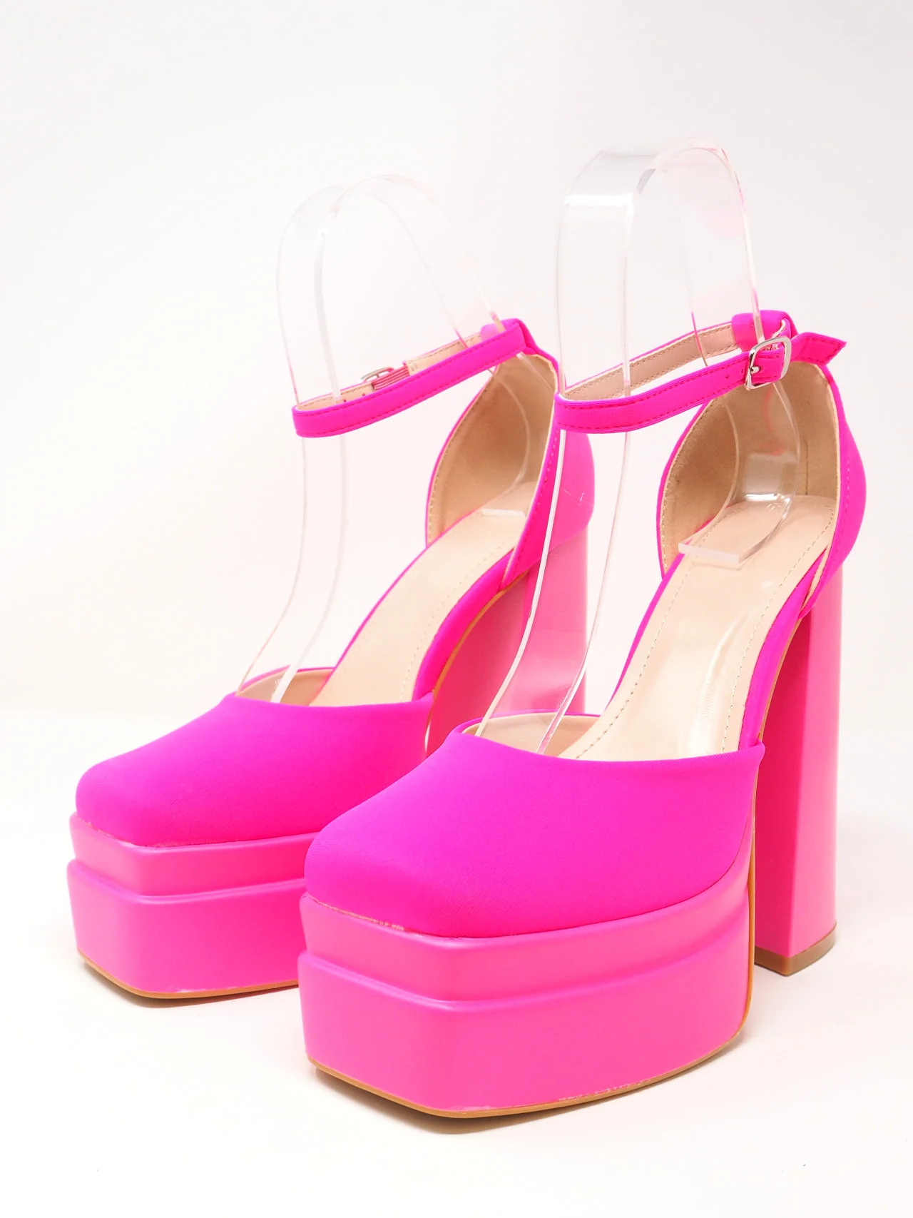 Décolleté con plateau e tacco grosso - immagine 3