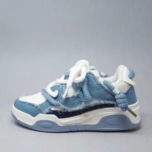 Sneakers con lacci grossi