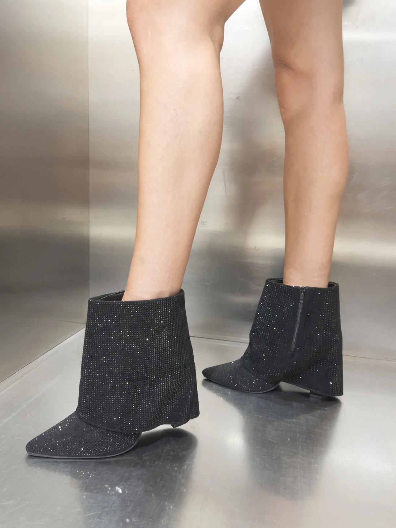 Tronchetti con risvolto e strass - immagine 3