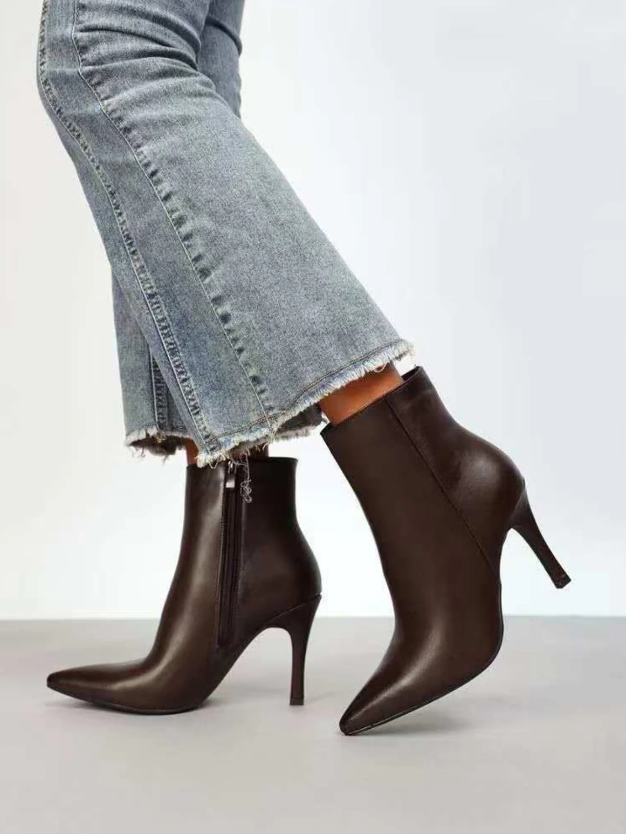 Tronchetti con tacco fino - immagine 2