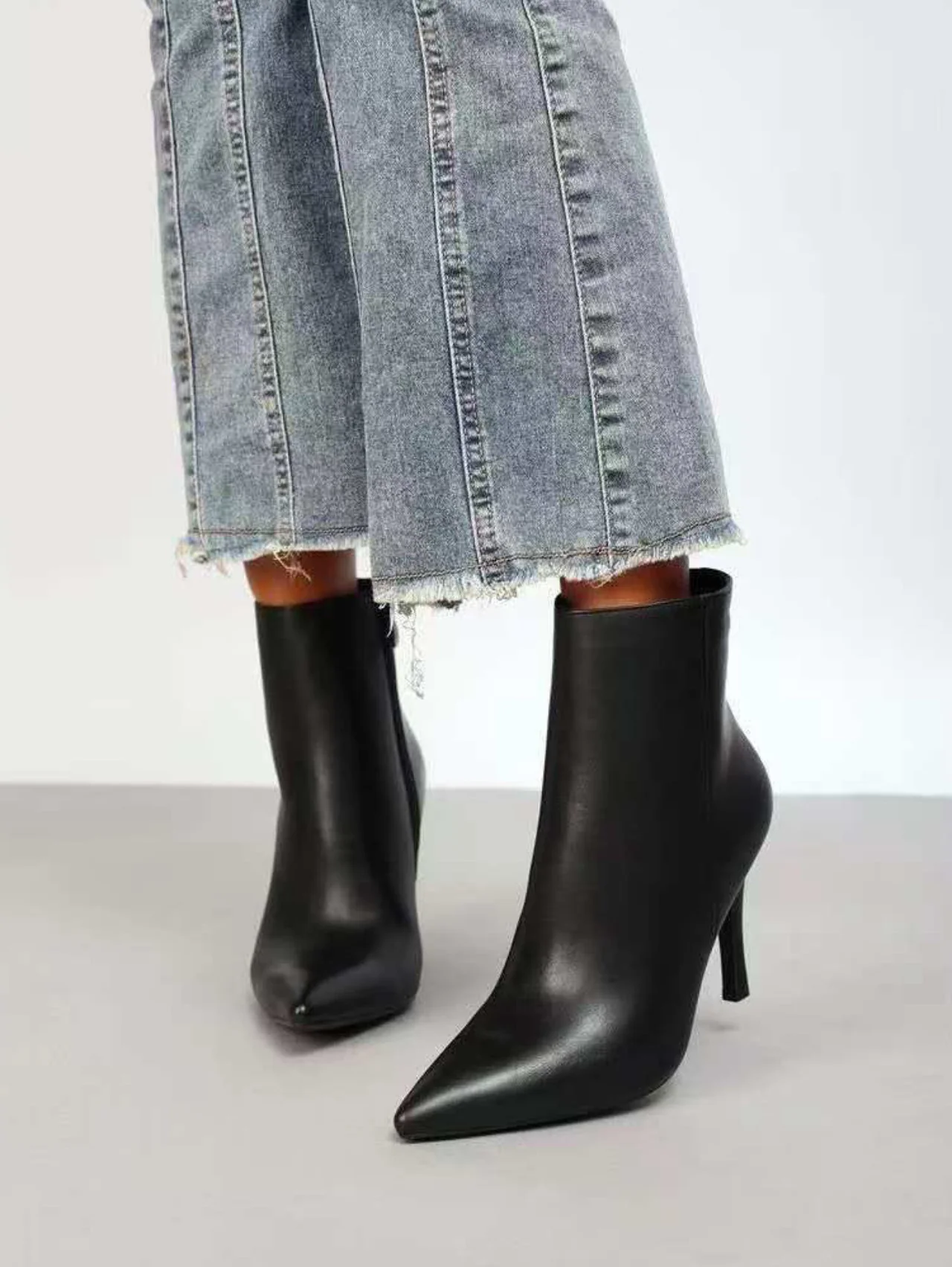 Tronchetti con tacco fino - immagine 3