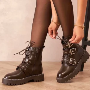 Stivaletti con fibbie