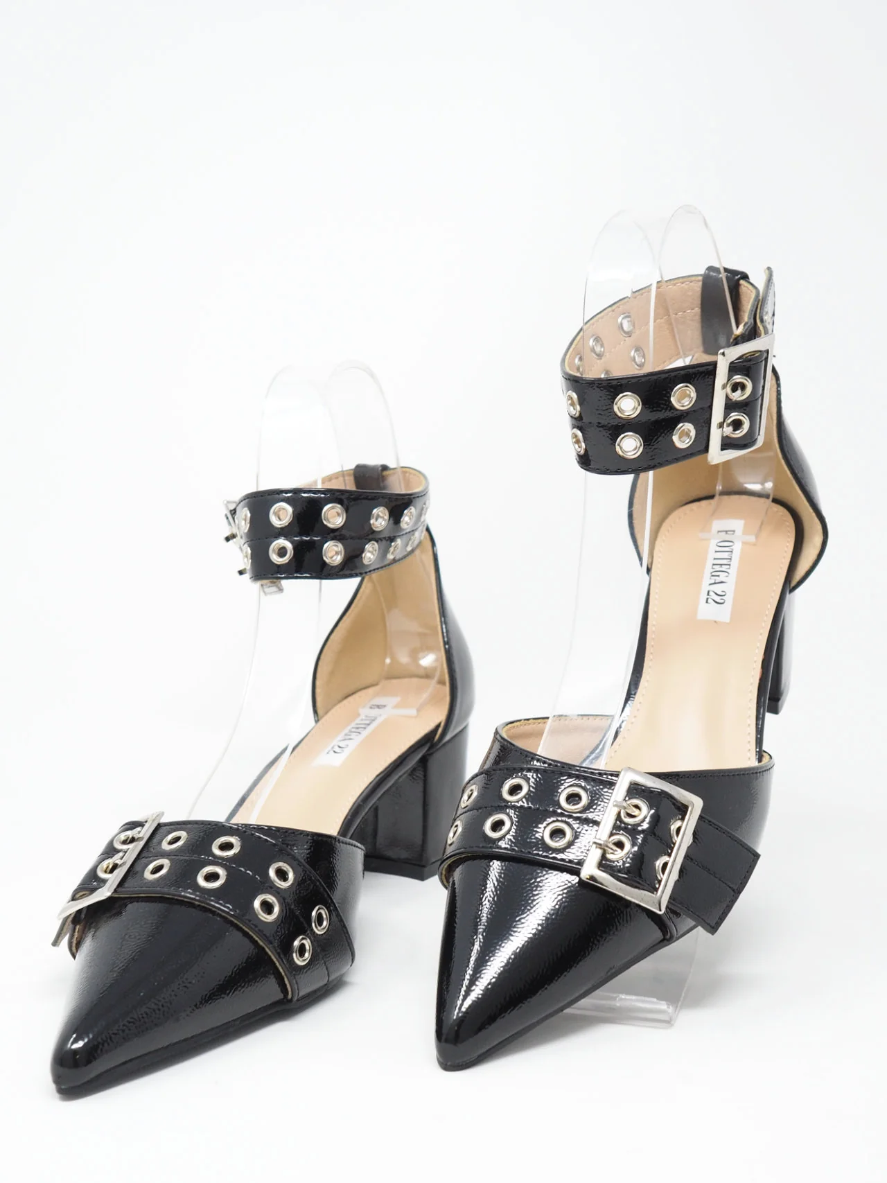 Décolleté lucide con fibbie - immagine 3