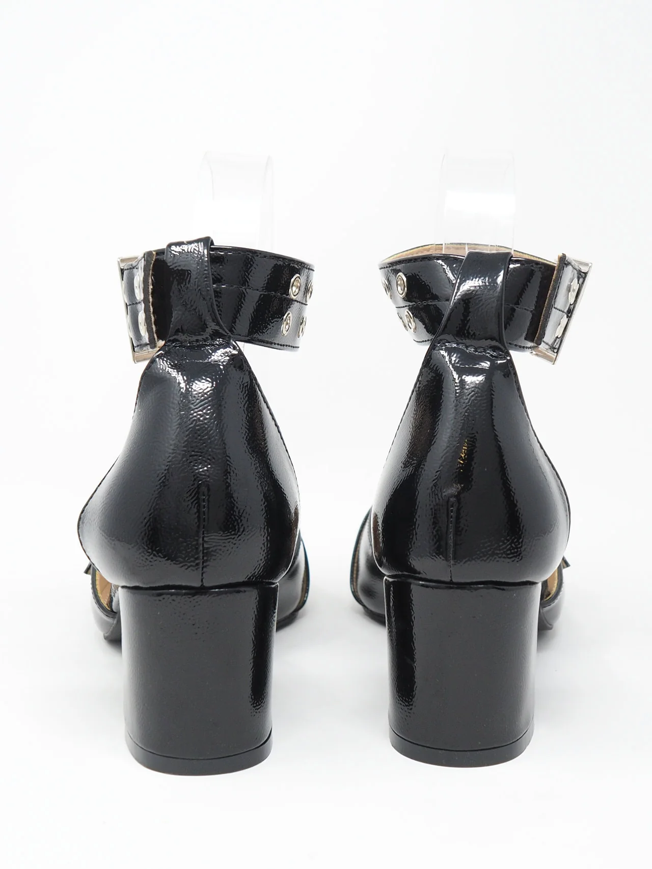 Décolleté lucide con fibbie - immagine 5