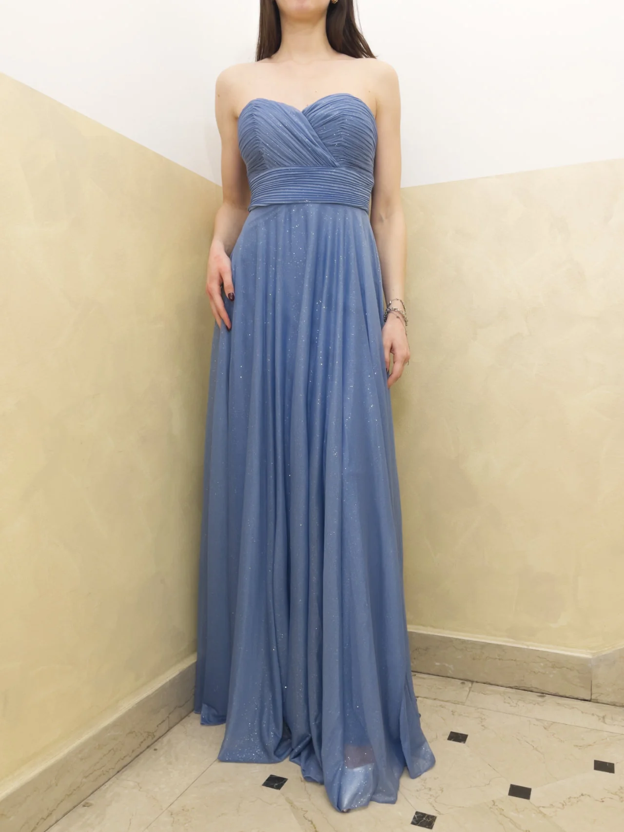 Abito a fascia con brillantini - immagine 2