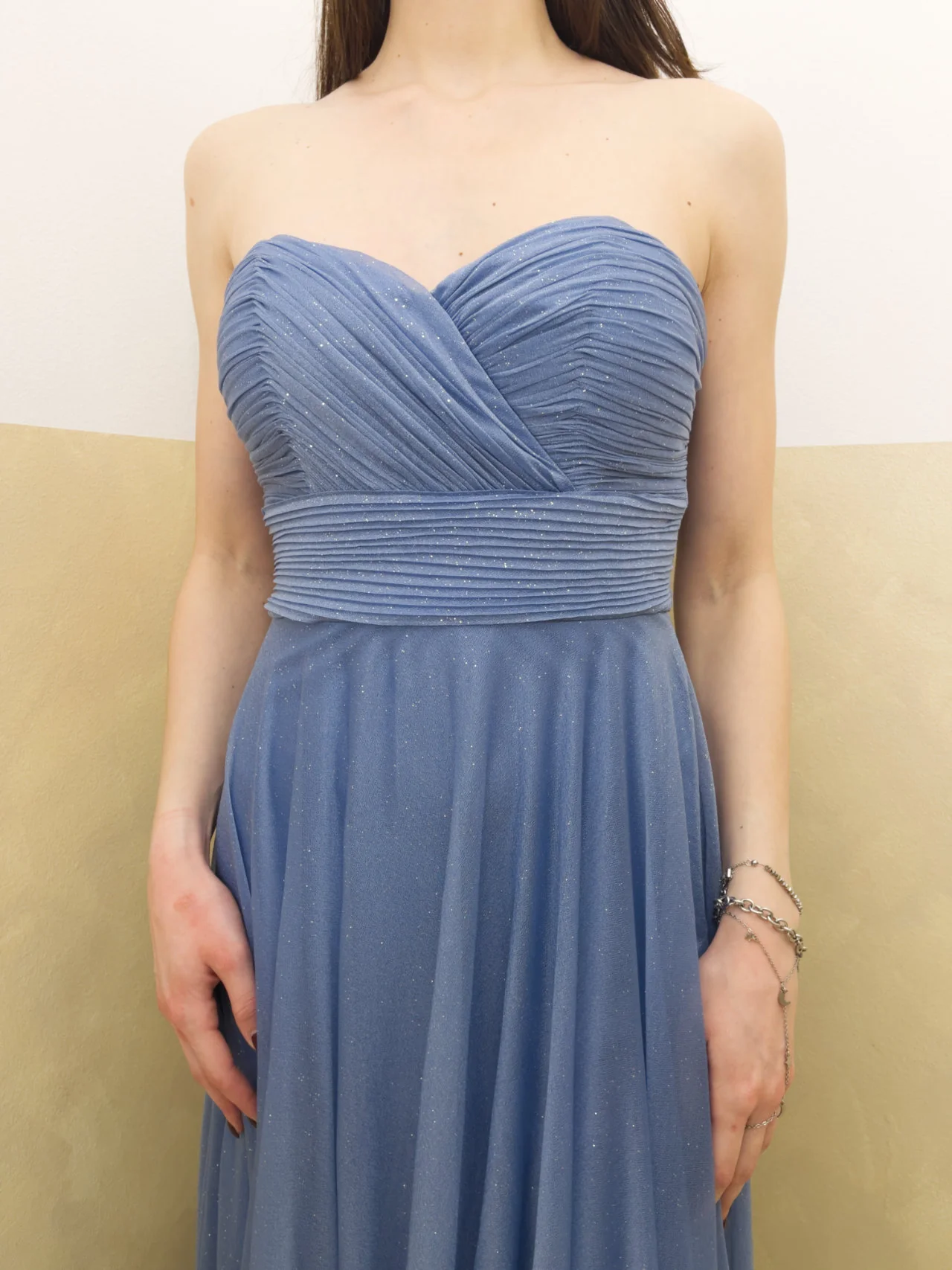 Abito a fascia con brillantini - immagine 3